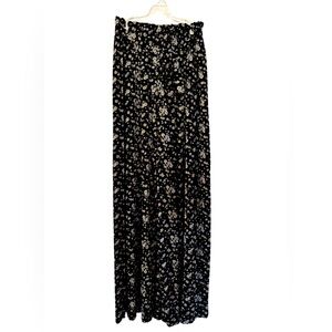 Black Olivia Rose flowy pants with flowers!